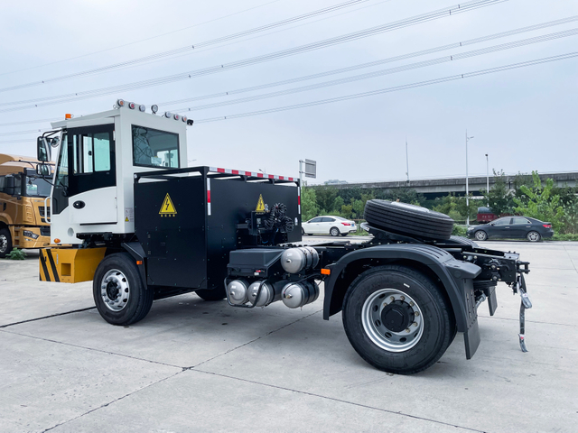 Economical High Efficiency Powerful 2022 CAMC 4*2 Dock Terminal Tractor