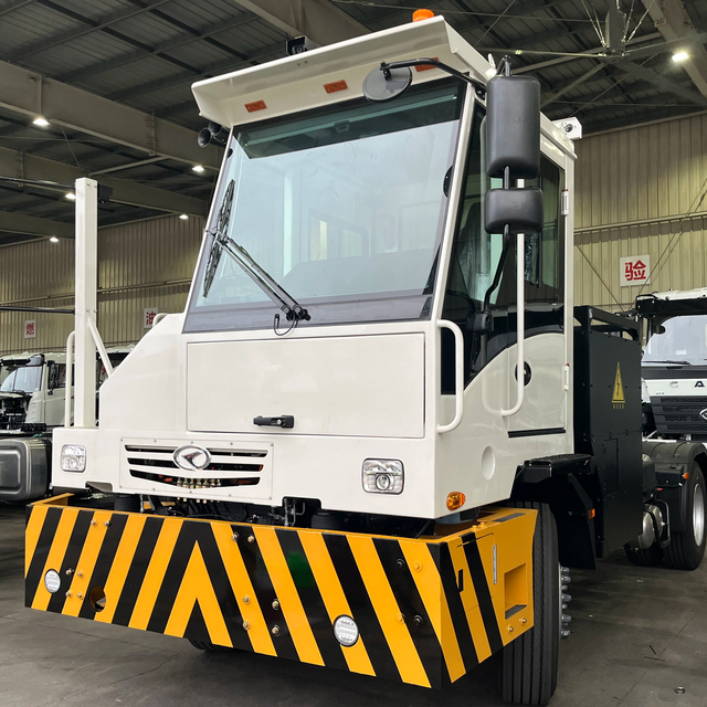 Terminal Tractor Truck Manual Lifting Six Wheel CAMC Terminal Tractor Truck for Sale