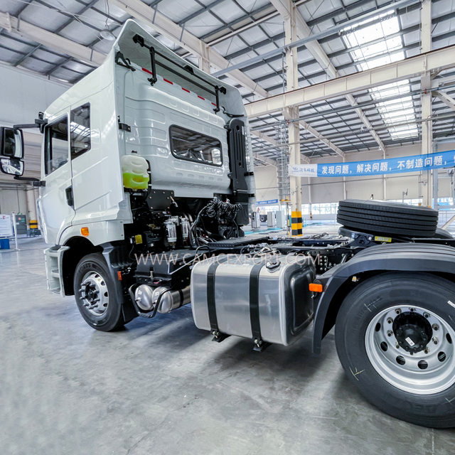 CAMC High-roof H7 4*2 Traditional Diesel Tractor Truck 