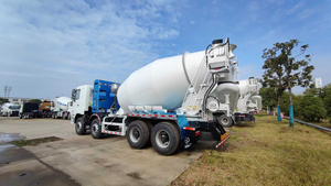 CNG 10 Cubic Meters Concrete Mixer Truck For Country Roads