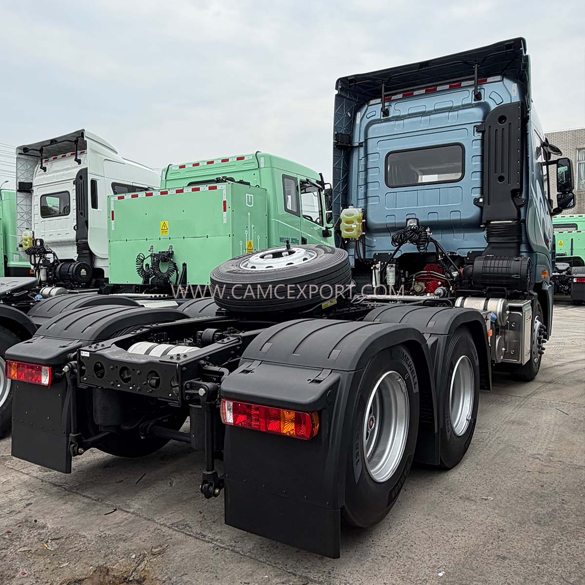 Grey H9 6 &times; 4 diesel tractor6
