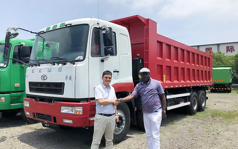 Hydraulic Tri Axle Dump Truck