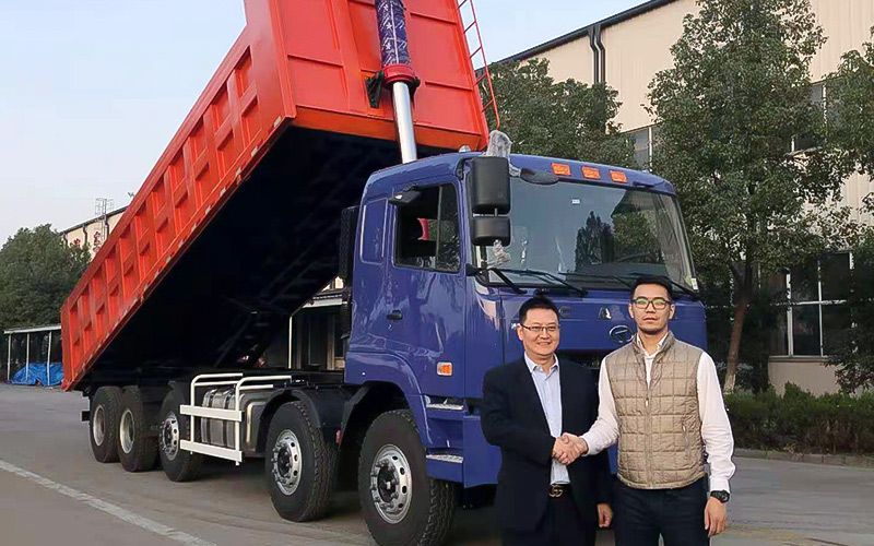 Hydraulic Tri Axle Dump Truck