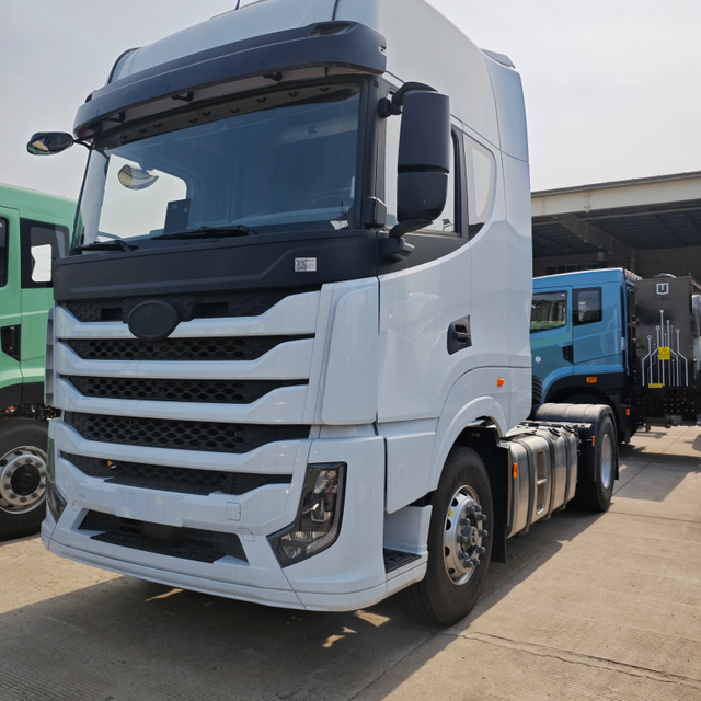 Robust Performance CAMC 4X2 560 HP Diesel Engine Tractor Truck