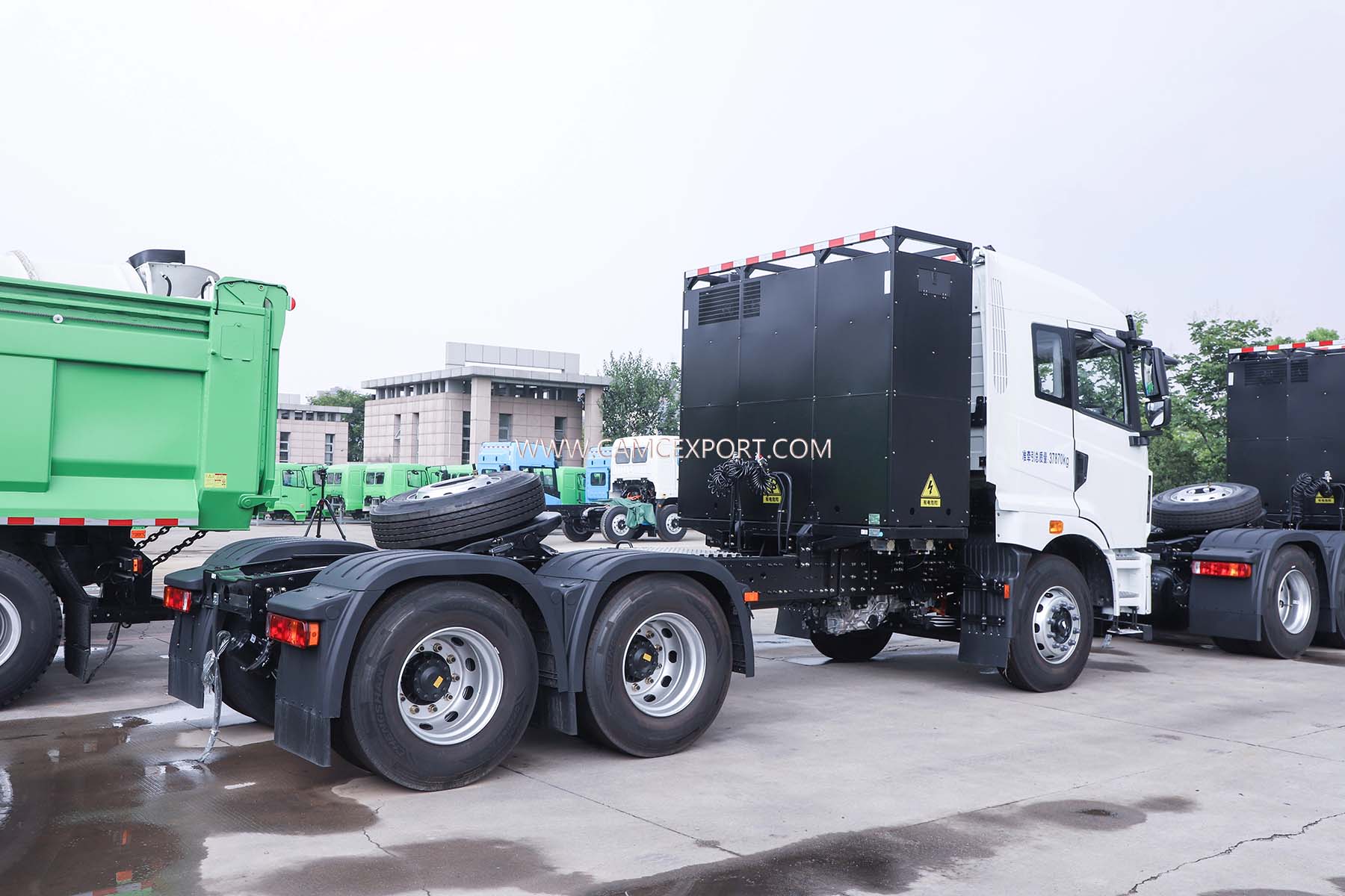 CAMC M7E 6 &times; 4 electric tractor