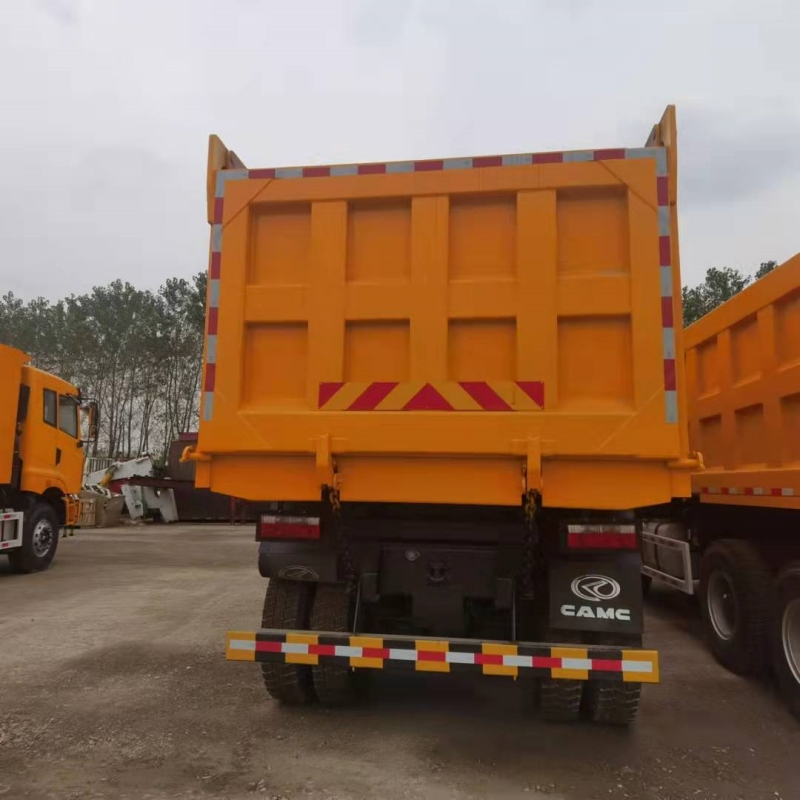 Electric heavy duty tipper truck