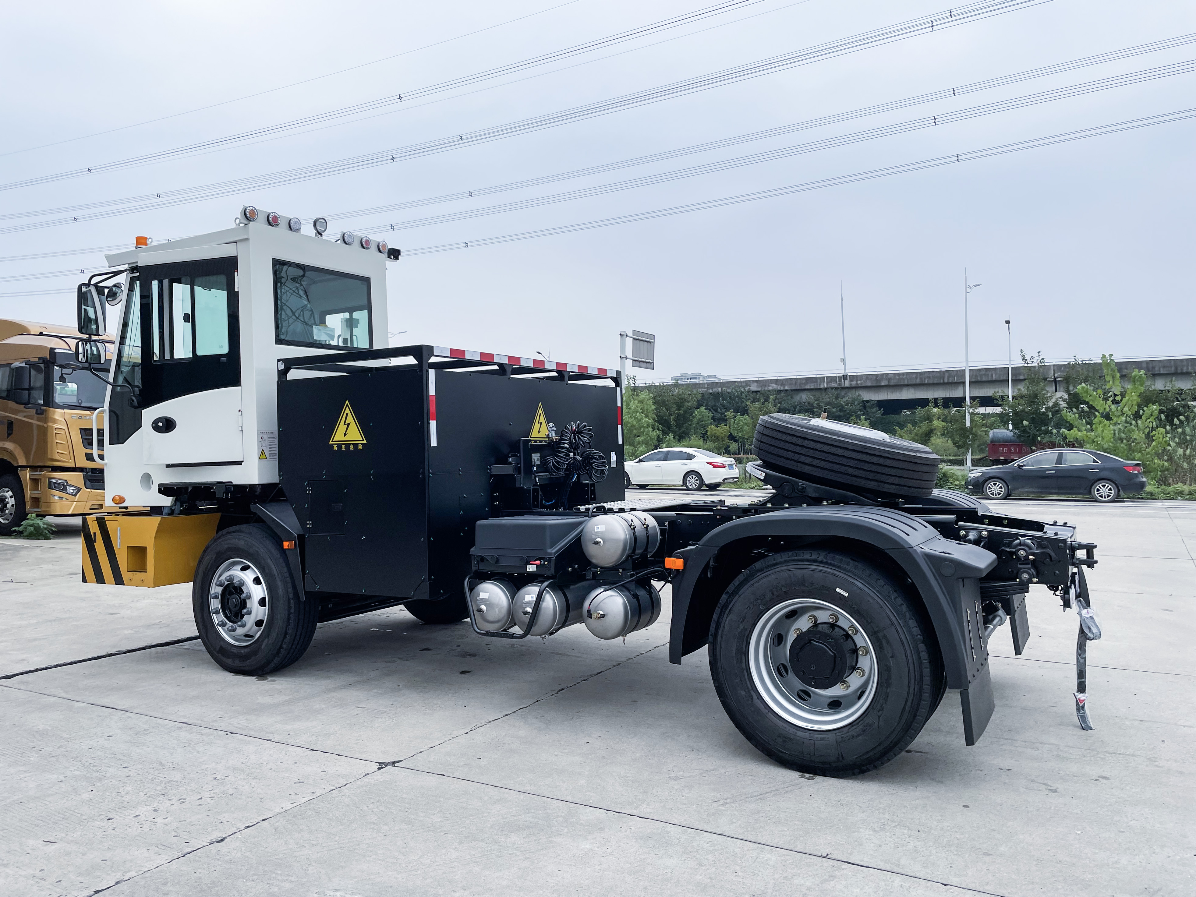 How Can Faster Trailer Coupling Improve Terminal Tractor Cycle Times?